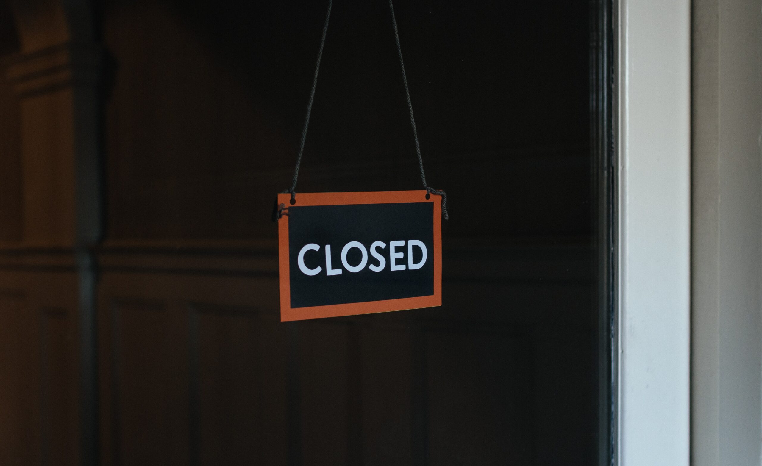 Restaurant closed sign